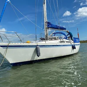 Comfortable Yacht Southampton