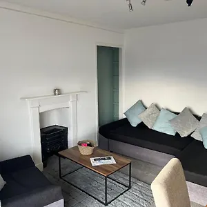 Topzy-turvy - 1 Bedroom Swansea