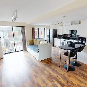 Lovely Two Bed Flat With Free Parking Nottingham