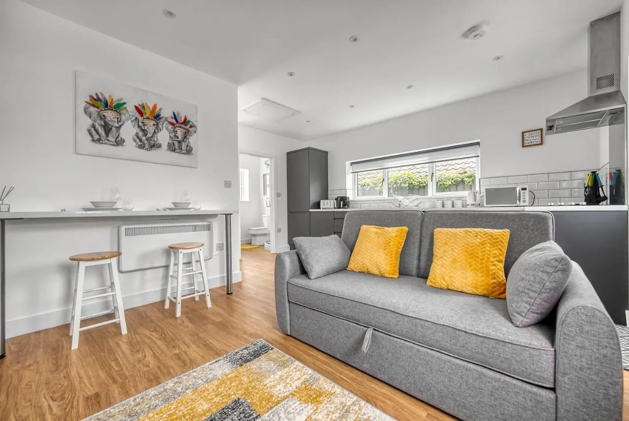 Complete Cute Apartment At Northfield Cottage Nottingham
