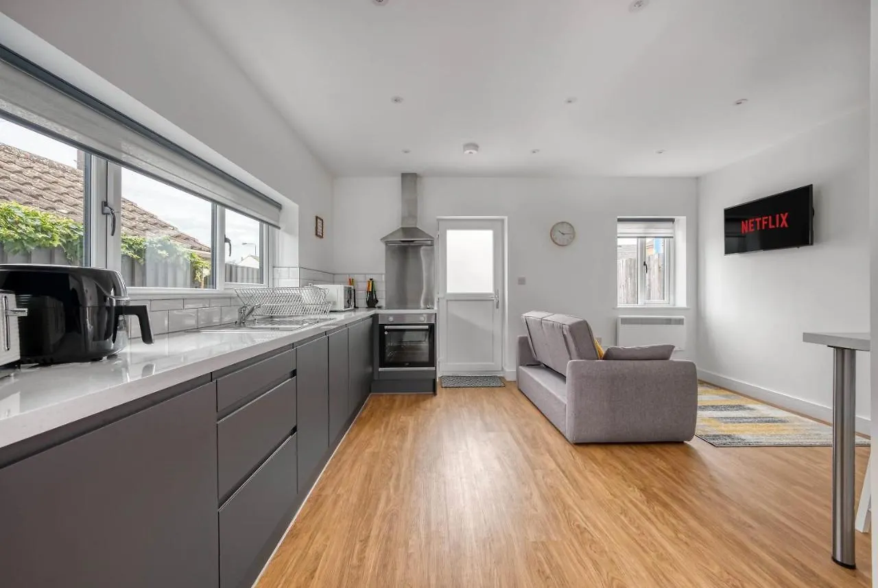 Complete Cute Apartment At Northfield Cottage Nottingham